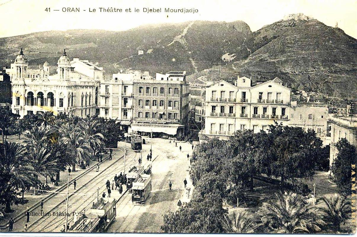 PA c- 021- Place d'Armes- trams et autobus.jpg